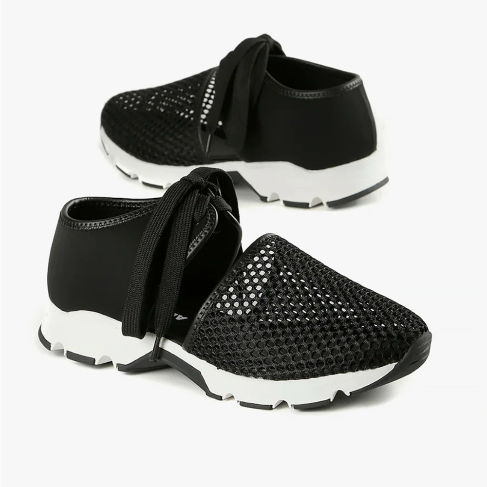 All Black Amazing Mesh Sneakers